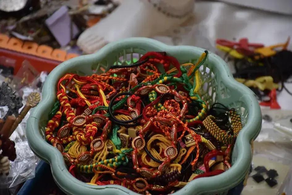 Messing vs. kobber: Patinaforventninger over tid